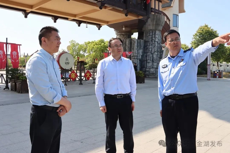 徐加曄檢查節(jié)前安全...